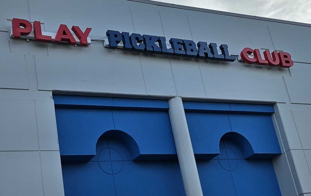 Play Pickleball Club